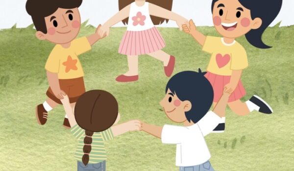 Bambini che fanno il girotondo sul prato